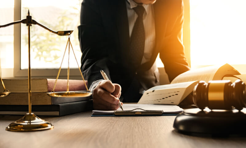 Law Firm Titles: The Difference Between Law Firm Managing Partners, Partners, Income (or)Non Equity Partners, Associates and Of Counsel Attorneys | BCGSearch.com