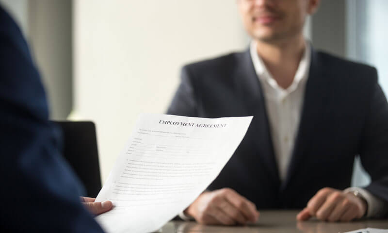 The Benefits of Working With a Legal Recruiter for Your Career Transition