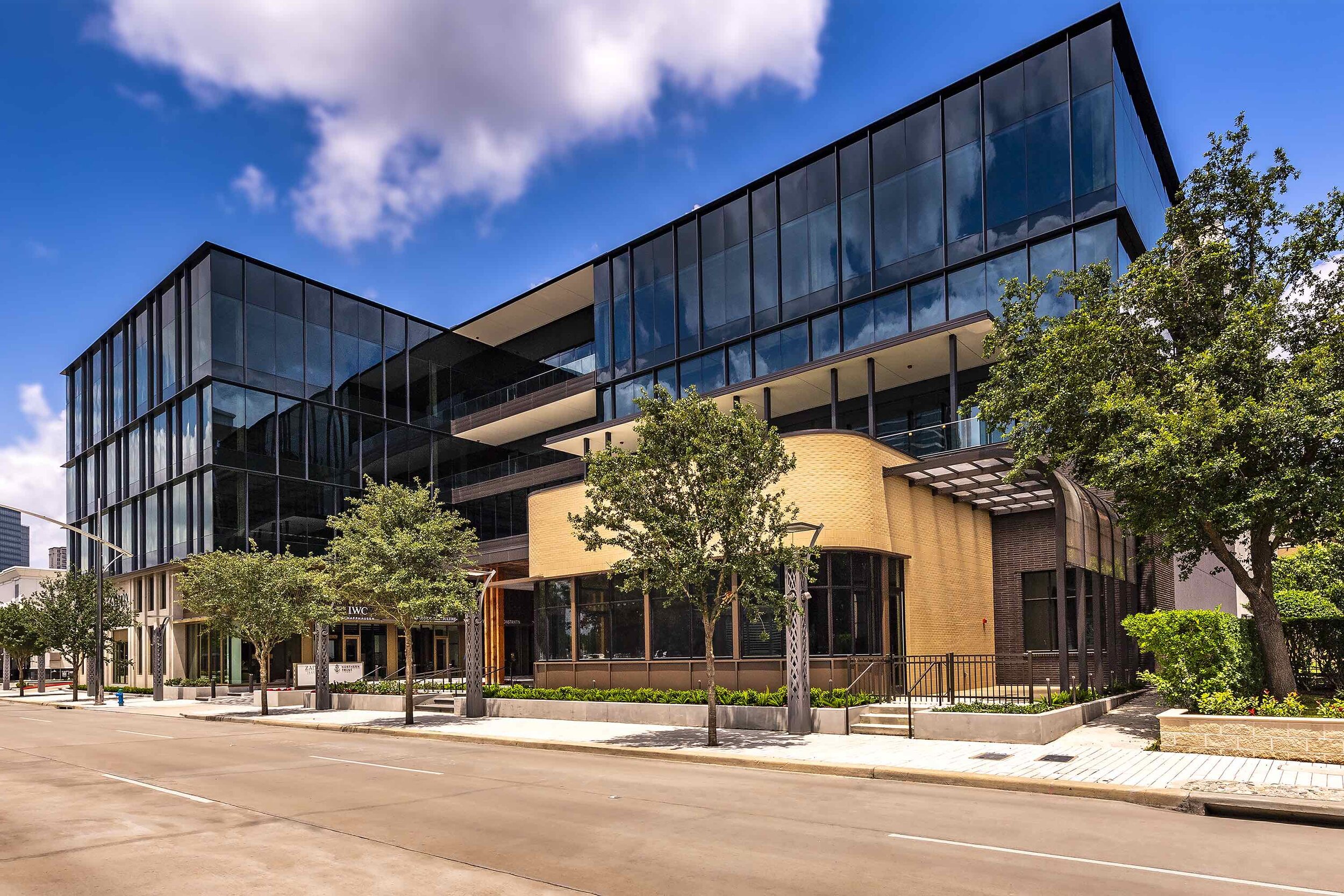 Abogado Aly Houston,  Office