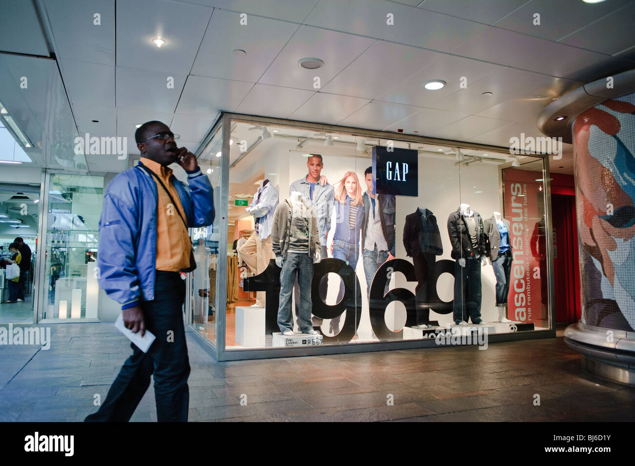 VINGE Paris, France Office