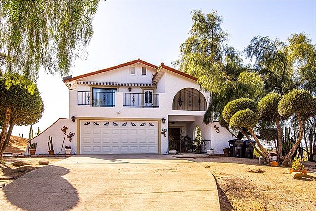 Victoria Associates Los Angeles,  Office