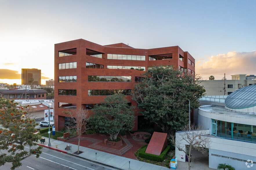 Cox, Wootton, Lerner, Griffin & Hansen, LLP Los Angeles, CA Office