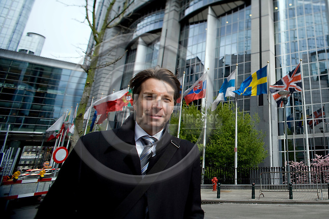 VINGE , United States Office