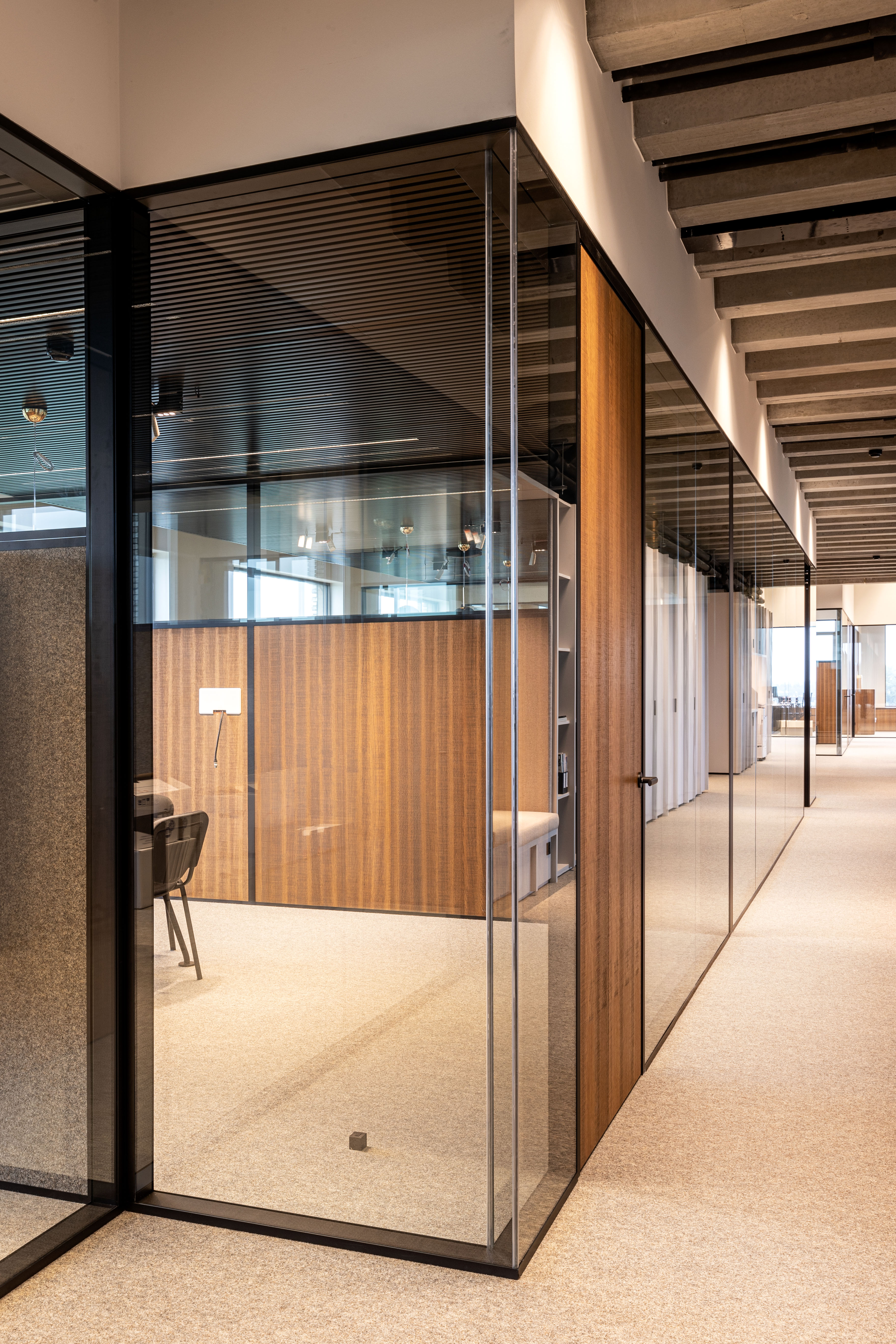 Eubelius Kortrijk,  Office